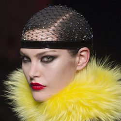 Intensos labios rojos de Jean Paul Gaultier en la Pasarela de la Alta Costura de París otoño/invierno 2012/2013