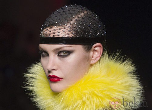 Intensos labios rojos de Jean Paul Gaultier en la Pasarela de la Alta Costura de París otoño/invierno 2012/2013