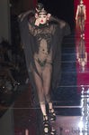 Transparencias en el desfile de Jean Paul Gaultier en la Pasarela de la Alta Costura de París otoño/invierno 2012/2013