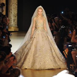 Vestido de novia de Elie Saab en la Pasarela de la Alta Costura de París otoño/invierno 2012/2013