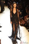 Vestido negro de encaje de Elie Saab en la Pasarela de la Alta Costura de París otoño/invierno 2012/2013
