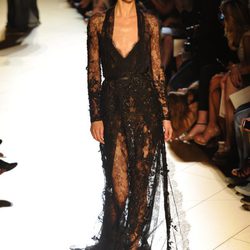 Vestido negro de encaje de Elie Saab en la Pasarela de la Alta Costura de París otoño/invierno 2012/2013