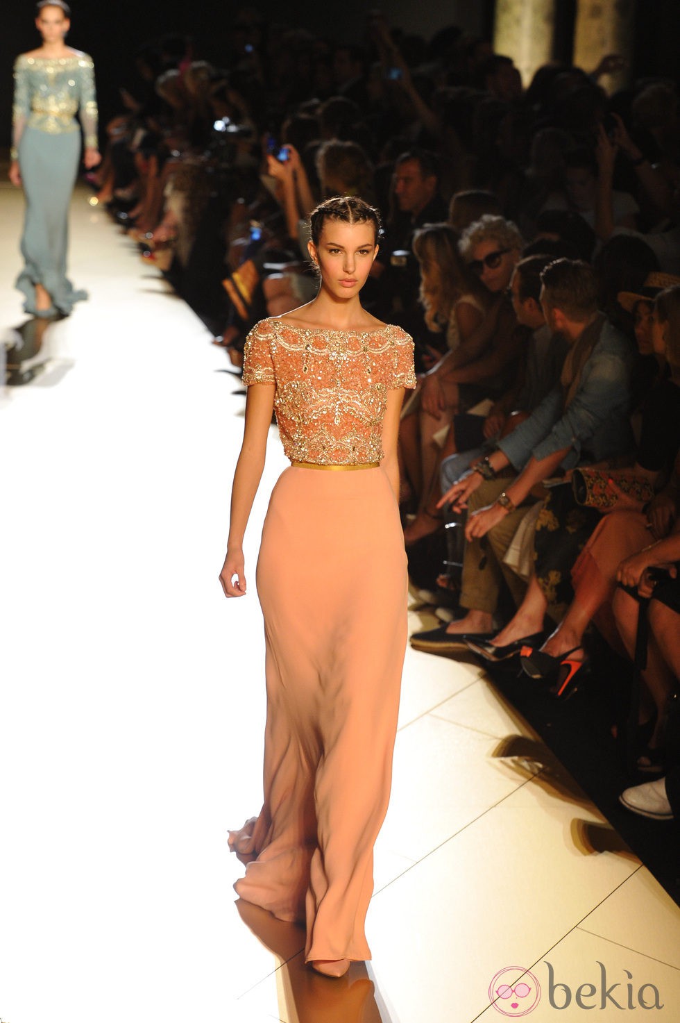 Vestido rosa con paillettes de Elie Saab en la Pasarela de la Alta Costura de París