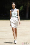 Falda blanca y top azul empolvado de Toni Francesc en la pasarela 080 de Barcelona primavera/verano 2013