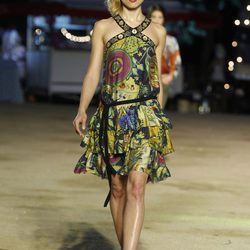 Vestido estampado con escote halter de Desigual en la pasarela 080 de Barcelona primavera/verano 2013