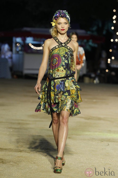 Vestido estampado con escote halter de Desigual en la pasarela 080 de Barcelona primavera/verano 2013