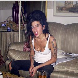 El look desaliñado de Amy Winehouse