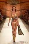 Traje de baño estampado de la Agua Bendita en la Mercedes Fashion Week Swim 2013 en Miami