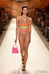 Traje de baño con detalles flúor de Agua Bendita en la Mercedes Benz Fashion Week Swim en Miami 2013