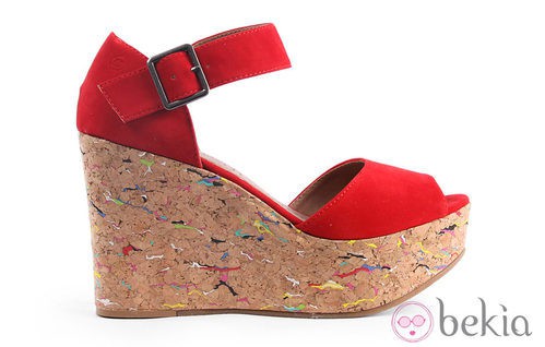 Cuñas en color rojo con suela multicolor de la colección verano 2012 de Sixtyseven 