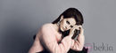 Lana del Rey con un jersey rosa pastel de la colección otoño/invierno 2012/2013