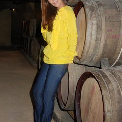 Paula Echevarría con vaqueros y camisa amarilla