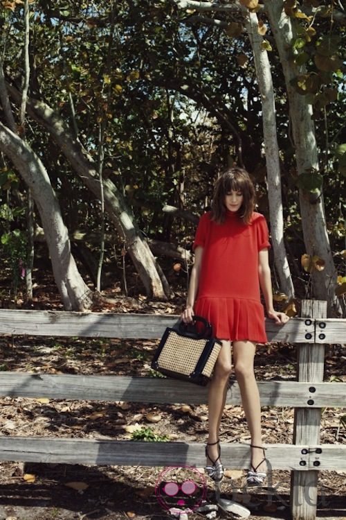 Alexa Chung con un vestido babydoll de la colección otoño/invierno 2012/2013 de Vero Moda