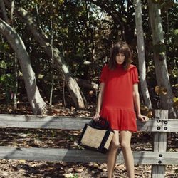 Alexa Chung con un vestido babydoll de la colección otoño/invierno 2012/2013 de Vero Moda