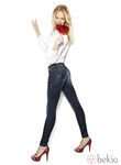 Erin Heatherton con un modelo efecto push-up de la colección 'We love jeans' otoño 2012 de Suiteblanco