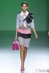 Bolso maletín rosa fucsia a juego con las sandalias en la colección primavera/verano 2013 de Devota&Lomba