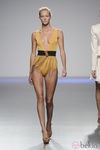 Bañador amarillo con cinturón de flecos de la colección primavera-verano 2013 de Kina Fernández