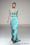 Vestido de seda largo color cian de la colección primavera-verano 2013 de Kina Fernández