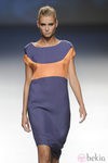 Vestido corto azul marino y naranja de la colección primavera/verano 2013 de Sara Coleman