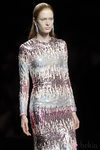 Vestido largo de manga larga de lentejuelas rosas y plateadas de la colección primavera/verano 2013 de María Escoté