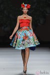 Top rojo de escote palabra de honor de Maya Hansen, colección primavera-verano 2013