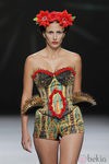 Corsé con estampado religioso y pinchos de Maya Hansen, colección primavera-verano 2013