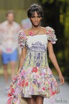 Vestido con volantes en los hombros de Francis Montesinos, colección primavera/verano 2013