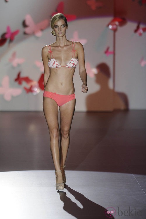 Bikini coral con lazos de la colección primavera/verano 2013 de Guillermina Baeza