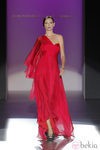 Vestido de escote asimétrico de Hannibal Laguna, colección primavera/verano 2013