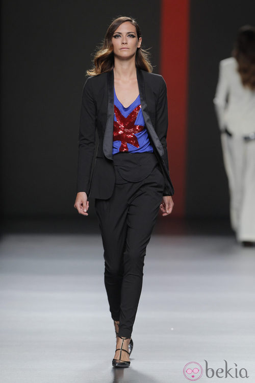 Traje de chaqueta de Miguel Palacio, colección primavera/verano 2013