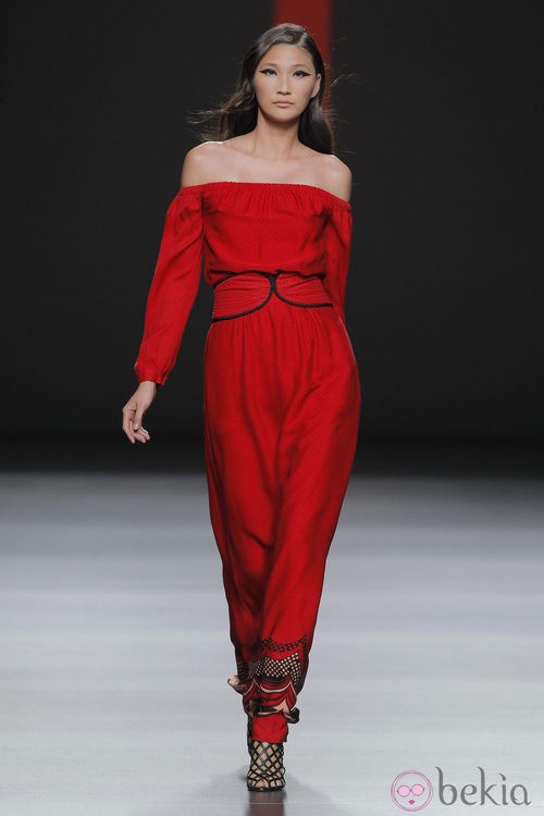 Vestido con escote barco de Miguel Palacio, colección primavera/verano 2013