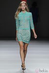 Vestido calado en tono aguamarina de Miguel Palacio, colección primavera/verano 2013