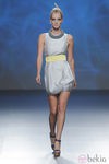 Vestido gris sin mangas de Sara Coleman, colección primavera/verano 2013