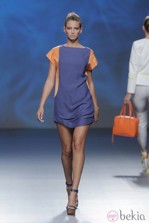 Vestido violeta de Sara Coleman, colección primavera/verano 2013