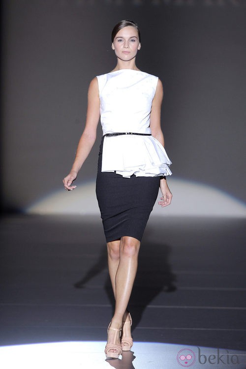 Conjunto blanco y negro de Juana Martín, colección primavera/verano 2013