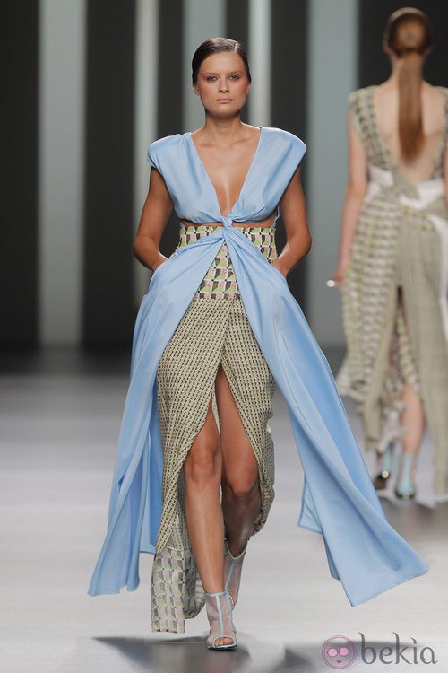 Vestido con abertura frontal de Martín Lamothe, colección primavera/verano 2013