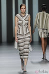Vestido con cola de Martín Lamothe, colección primavera/verano 2013