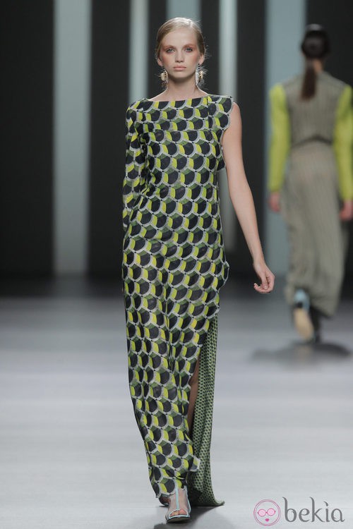 Vestido de una sola manga de Martín Lamothe, colección primavera/verano 2013