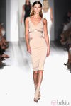 Vestido nude de la colección primavera/verano 2013 de Victoria Beckham en la Nueva York Fashion Week