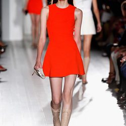 Vestido rojo de la colección primavera/verano 2013 de Victoria Beckham en la Nueva York Fashion Week