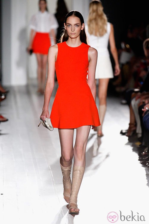 Vestido rojo de la colección primavera/verano 2013 de Victoria Beckham en la Nueva York Fashion Week