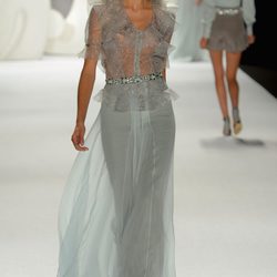 Vestido largo de gasa azul empolvado de Carolina Herrera primavera/verano 2013