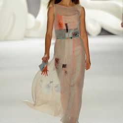 Vestido de gasa en tonos pastel de Carolina Herrera primavera/verano 2013