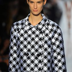 Estampado de para de gallo en el desfile de Michael Kors en la Semana de la Moda de Nueva York