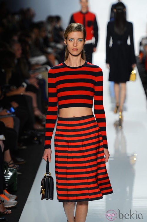 Top y falda a tayas rojas y negras de Michael Kors primavera/verano 2013