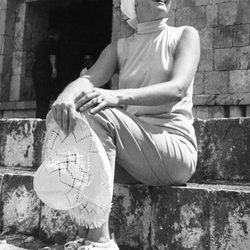 Grace Kelly con pañuelo y gafas en Mexico