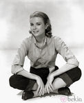 Grace Kelly con camisa y mocasines 