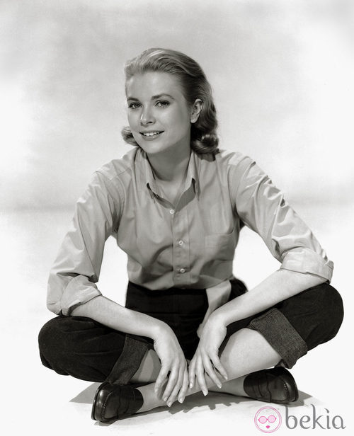 Grace Kelly con camisa y mocasines 