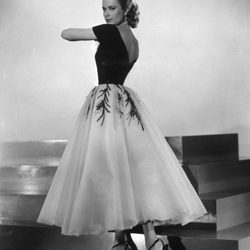 Grace Kelly con un vestido silueta bar