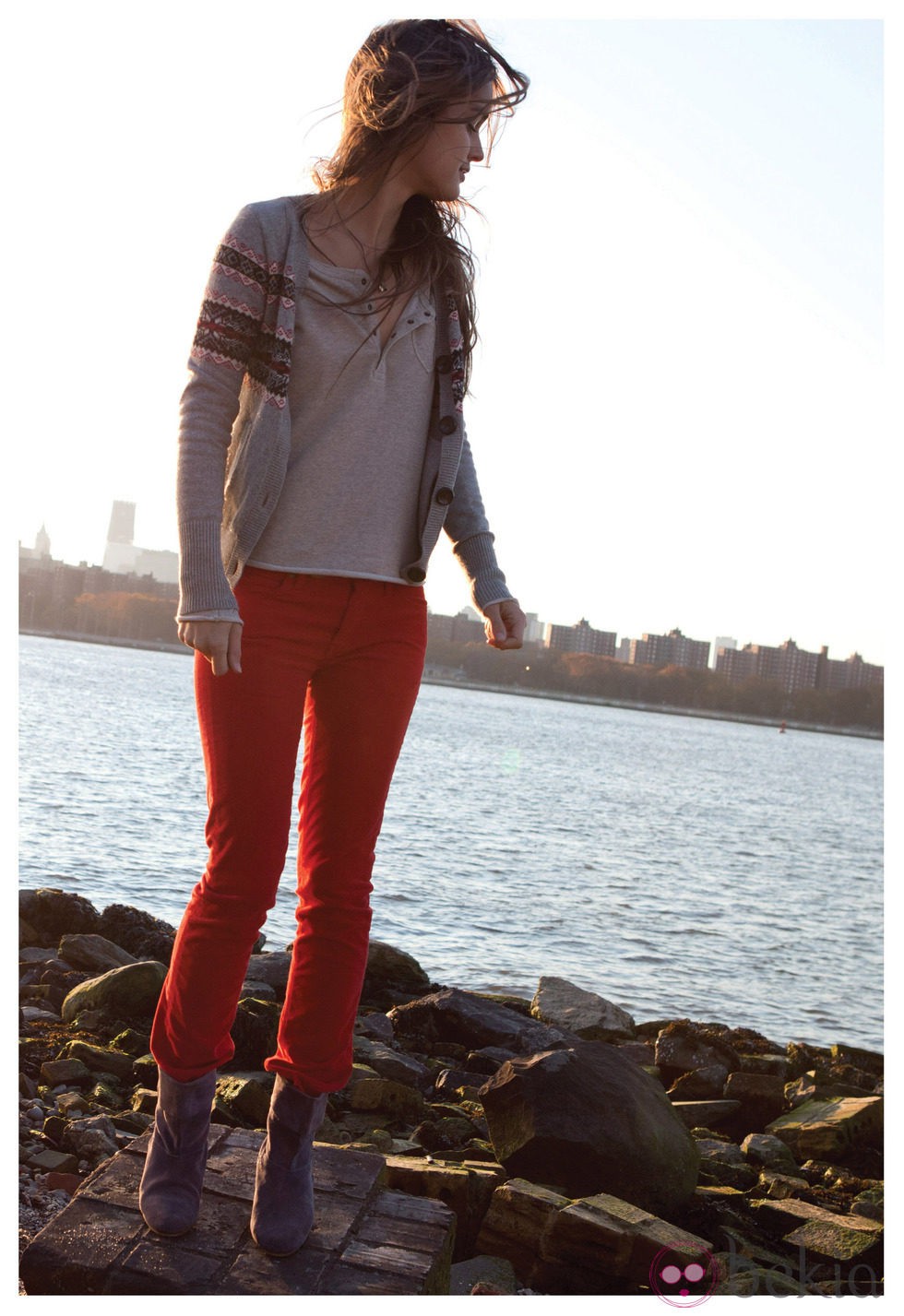 Pantalones rojos de la colección femenina otoño/invierno 2012/2013 de Lee
